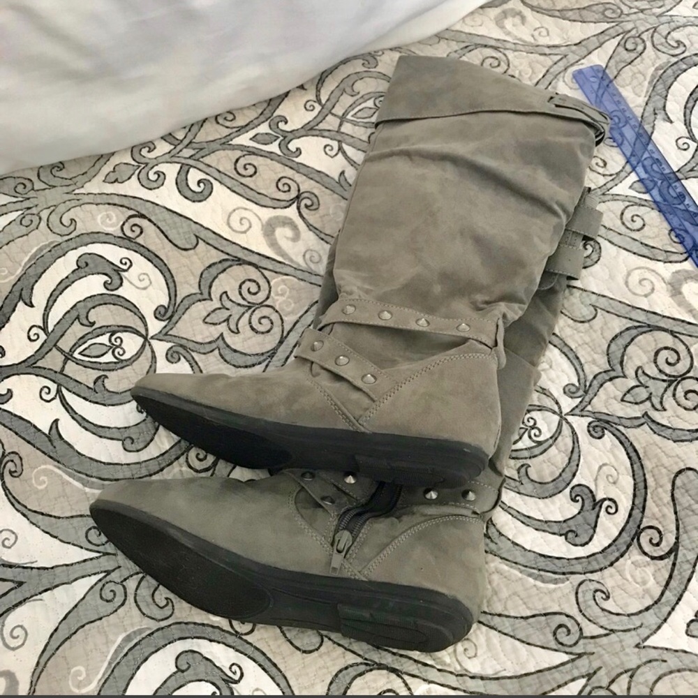 Gray Boots 😍 - Picture 4 of 4